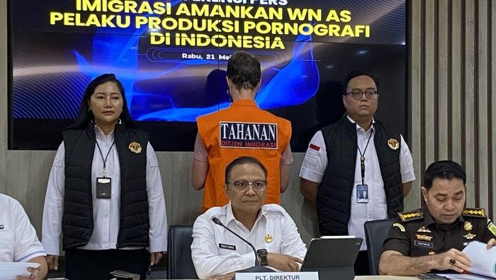 Konferensi pers di Kantor Direktorat Jenderal Imigrasi, Jakarta, Rabu (21/5/2025). (ANTARA/Fath Putra Mulya)