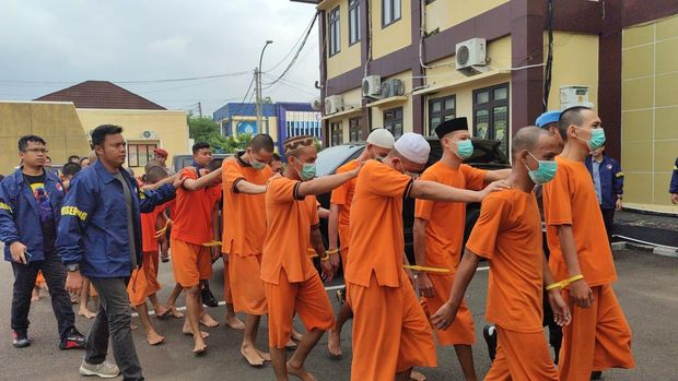 Konferensi pers penangkapan kurir hingga bandar narkoba dan obat keras di Polres Serang, Banten, Rabu (21/5/2025).