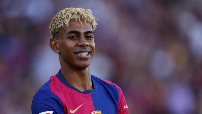 Soccer Football - LaLiga - FC Barcelona v Villarreal - Estadi Olimpic Lluis Companys, Barcelona, Spain - May 18, 2025   FC Barcelonas Lamine Yamal celebrates scoring their first goal REUTERS/Albert Gea