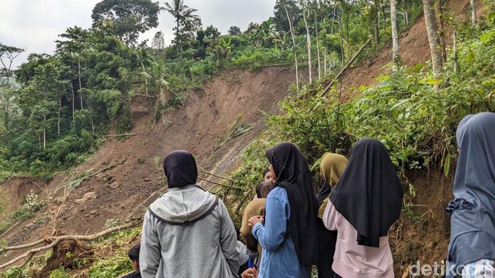 Longsor di Trenggalek