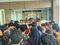 Mahasiswa UIN Mataram Desak Rektor Pecat Dosen Cabul