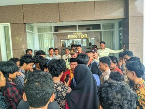Mahasiswa UIN Mataram Desak Rektor Pecat Dosen Cabul