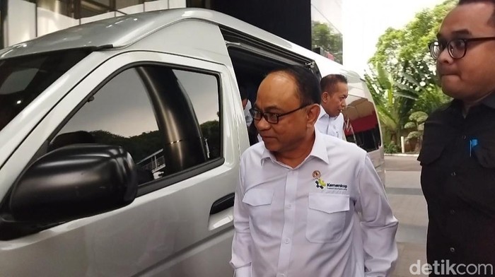 Menteri Koperasi Budi Arie dan jajaran tiba di Gedung KPK, Jakarta Selatan.