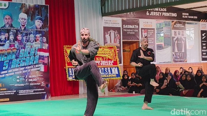 Momen bule jajal boles dan pencak silat di Sukabumi