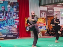 Momen Bule dari 4 Negara Jajal Boles-Pencak Silat di Sukabumi