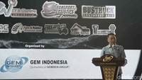 Selain itu, investasi strategis Indonesia dalam infrastruktur meningkatkan kemampuan logistik dan konektivitas di seluruh negeri. Sektor konstruksi dan pertambangan juga terus menjadi kontributor penting bagi perekonomian nasional, sementara industri bus & truk merangkul modernisasi dan memainkan peran yang semakin penting dalam mobilitas dan konektivitas perkotaan.