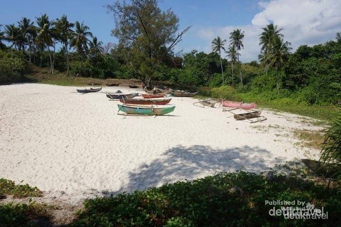 Pantai Mandorak di Sumba Barat Daya, NTT Kecantikan alam Pantai Mandorak.
