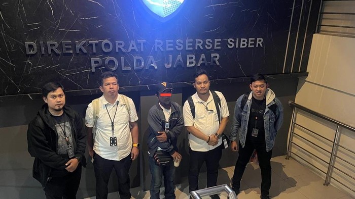 Penangkapan admin dan member grup Fantasi Sedarah. (Dok. ist)
