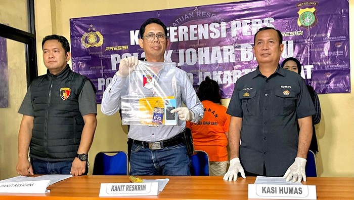 Polisi menangkap emak-emak pengedar narkoba di Johar, Jakpus