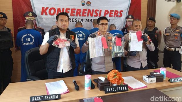 Polresta Magelang jumpa pers kasus penipuan dan penggelapan motor berkedok debt collector, Rabu (21/5/2025).