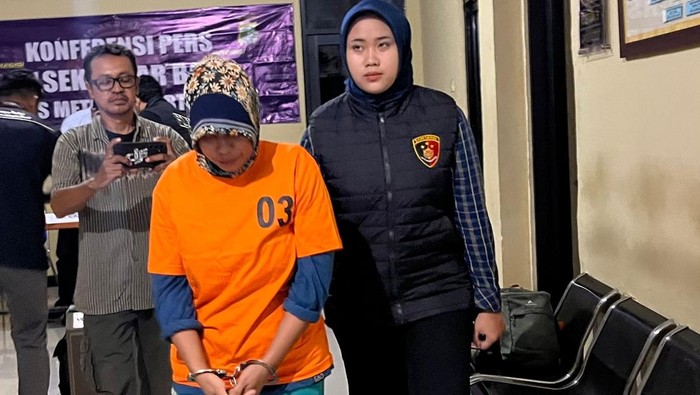 Polsek Johar Baru amankan seorang wanita yang melakukan penipuan modus investasi bodong.