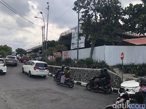 Potret TKP Abu Bakar Ali, Kota Jogja, yang telah dipagari, Rabu (21/5/2025).