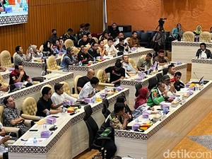 Temui Komisi V DPR, Driver Ojol Minta Potongan Aplikasi Jadi 10%