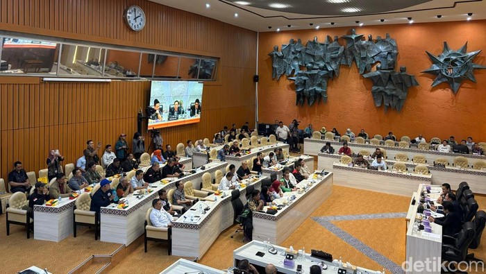 Rapat Komisi V DPR RI