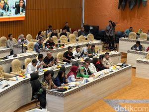 Komisi V DPR Sebut Buat Aturan Tak Bisa Sehari Jadi, Ojol Singgung UU KPK