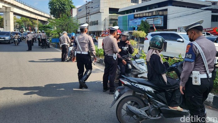 Razia kendaraan bermotor di Jalan Sudirman Palembang.