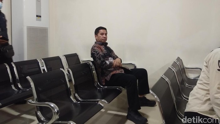 Rektor UIN Alauddin Makassar Hamdan Juhannis menghadiri sidang kasus sindikat uang palsu. Rektor UIN Alauddin Makassar Hamdan Juhannis menghadiri sidang kasus sindikat uang palsu.