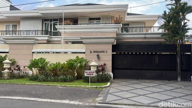 Rumah bos Sritex Iwan Setiawan Lukminto di Stabelan, Banjarsari, Solo, Rabu (21/5/2025).