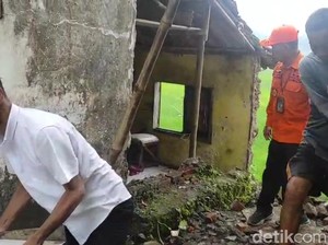 Rumah Juhana Rusak Akibat Gempa M 3,7 Sumedang