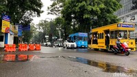 Setelah di Jalan LLRE Martadinata, belok ke kiri ke arah Jalan Ir H Djuanda. 