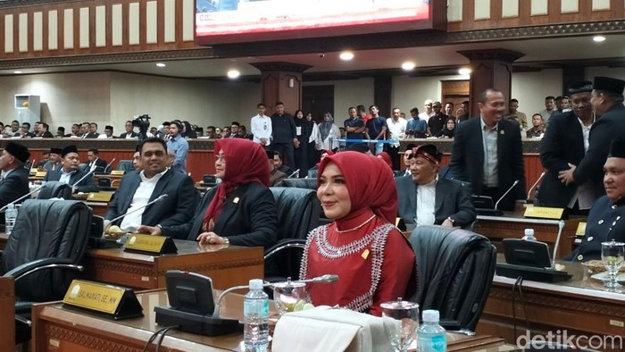 Salmawati, dilantik sebagai anggota DPR Aceh periode 2024-2029. (Foto: Agus Setyadi/detikSumut).