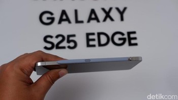 Ketebalannya mirip dengan S Pen di Galaxy S25 Ultra. Foto: Adi Fida Rahman/detikINET