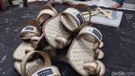 Mengintip Pembuatan Sandal Khusus Candi Borobudur