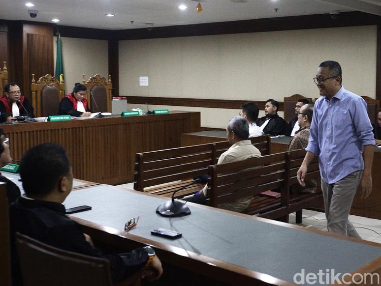 Sidang Dugaan Korupsi Indofarma dengan Kerugian Negara Rp377 M