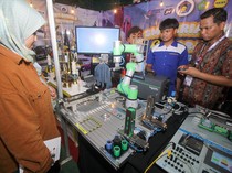 Keren! Siswa SMK Pamer Karya Robot dan Mobil Listrik di Sidoarjo