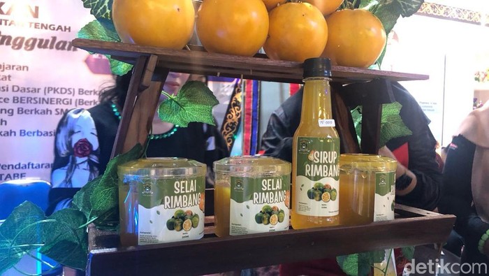 Sirup rimbang atau sirup terong dayak merupakan produk hasil pembinaan seorang guru tata boga, Tere, kepada siswa siswi tunarungu yang diampunya di Sekolah Khusus Negeri (SKHN) 1 Palangka Raya.