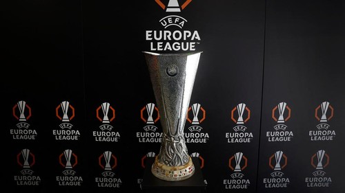 Soccer Football - Europa League Final Preview - Tottenham Hotspur v Manchester United - Bilbao, Spain - May 17, 2025 General view of the Europa League trophy on display in Decathlon sports shop in Bilbao ahead of match REUTERS/Vincent West