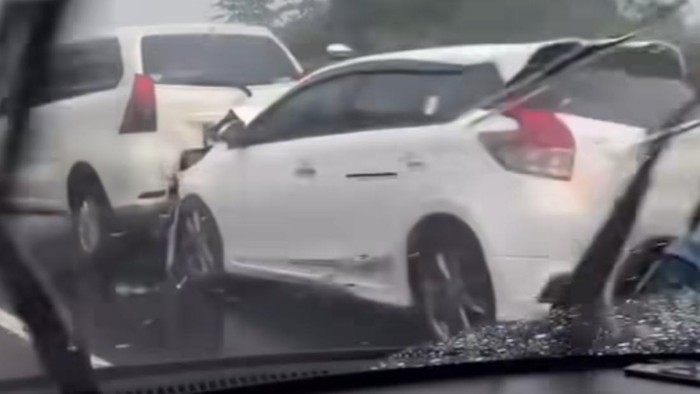 Tabrakan di Tol Padaleunyi