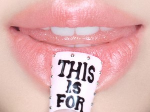 Bibir Pink di Sampul Full Album Ke-4 TWICE