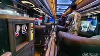 Interiornya terlihat premium, ditambah iluminasi lampu. Skylander cocok untuk layanan antarkota dan pariwisata. 