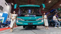 Bus yang sudah dimiliki PO Raja Trans ini menarik perhatian pengunjung dengan desain modern. 