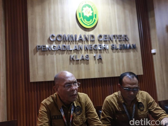 Wakil Ketua PN Sleman, Agung Nugroho, saat memberikan keterangan kepada wartawan di kantornya, Rabu (21/5/2025).