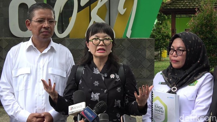 Wakil Menteri Sains dan Teknologi Stella Christie dalam kunjungan kerja ke MAN IC OKI