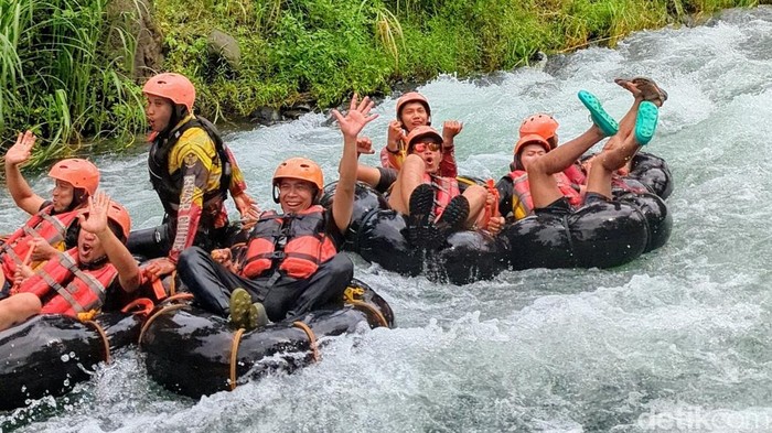 Wisata alam di Kebumen, dari river tubing, susur pantai naik jip, hingga nyantai di Golden Sunrise, Selasa (20/5/2025).