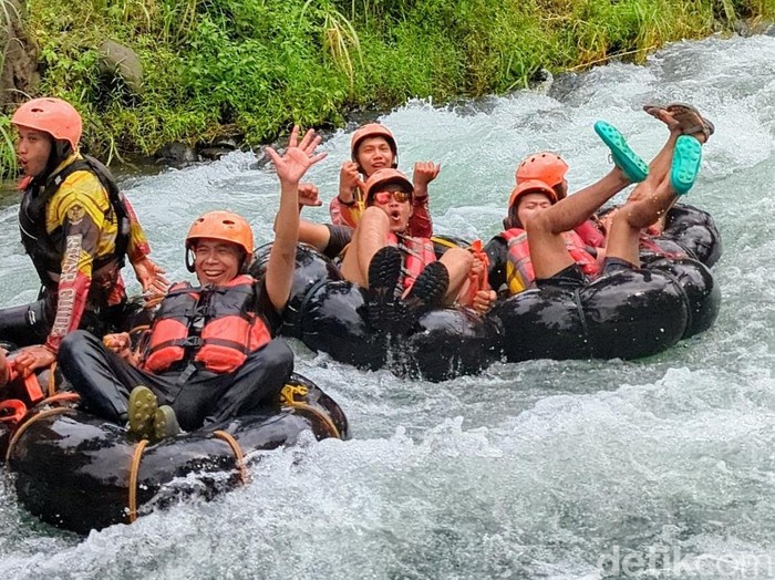 Wisata alam di Kebumen, dari river tubing, susur pantai naik jip, hingga nyantai di Golden Sunrise, Selasa (20/5/2025).