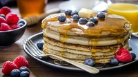 Siapa sangka pancake yang merupakan menu sarapan populer sudah ada sejak 11650 Sebelum Masehi. Dahulu orang Yunani dan Romawi kuno makan pancake dengan madu. Campurannya bukan susu, melainkan ale dan wine. Foto: Food Republic