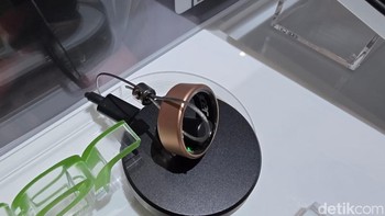 Mengenai fungsinya, dengan sensor dan teknologi AI yang disertakan, Acer FreeSense bisa melacak detak jantung, heart rate variability (HRV), dan kadar oksigen dalam darah. Alat ini juga mengukur kualitas tidur pengguna. Pendek kata, mirip-mirip dengan perangkat wearable lain seperti smartwatch. Foto: Fyk/detikinet