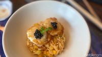 Dilanjutkan dengan Crispy Rice, hidangan nasi kaldu labu andalan Chef Tsang yang menggunakan scallop dari Hokkaido yang mewah.  Foto: detikFood