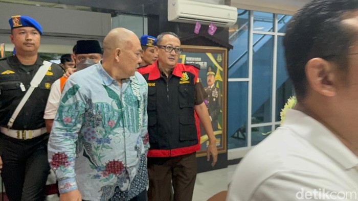 Ahmad Kanedi resmi ditetapkan tersangka atas kasus dugaan korupsi Mega Mall dan Pasar Tradisional Modern (PTM) Bengkulu.