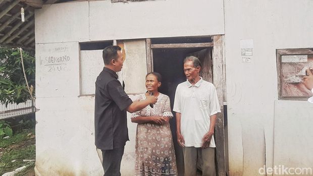 Anggota DPRD Jawa Barat Jenal Arifin di kediaman RSM.