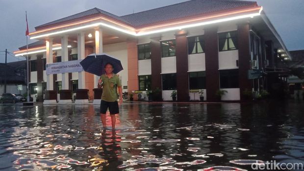Kondisi sejumlah titik di Klaten yang tergenang air buntut hujan deras hari ini, Kamis (22/5/2025).