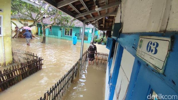 Banjir luapan Sungai Citanduy di Kecamatan Panumbangan, Kabupaten Ciamis, setelah hujan deras.