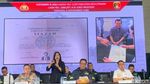 Polisi Tampilkan Foto Ijazah hingga Potret Jokowi Muda