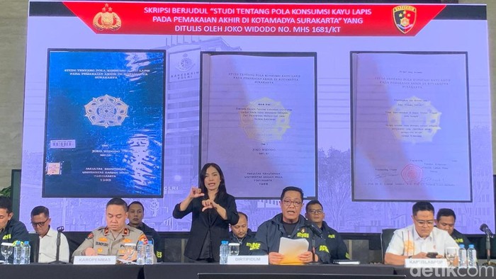 Bareskrim Polri tampilkan ijazah Jokowi. (Rumondang/detikcom)