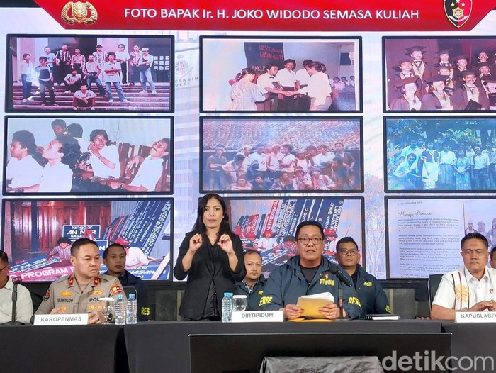 Bareskrim Polri tampilkan ijazah Jokowi. (Rumondang/detikcom)