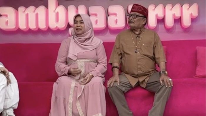 Bolot dan istri, Nurhayati